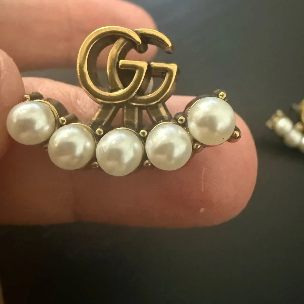 Brand new with box & dustbag Gucci Gold tone with Pearl Double G Stud Earrings - Picture 6 of 10